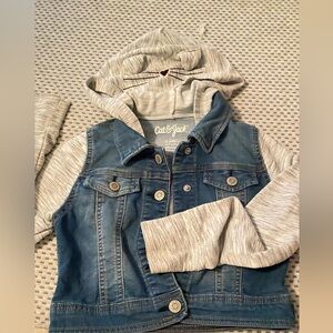 CAT & JACK size 6/6X girl’s part denim jacket with hood. Good clean condition